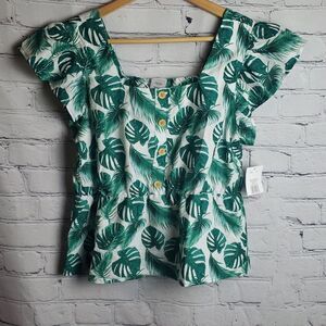 NWT 5 Style Tropical Green Top